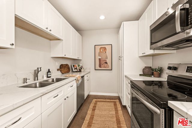 8401 Fountain Avenue 13, West Hollywood, CA 90069