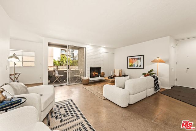 8401 Fountain Avenue 13, West Hollywood, CA 90069