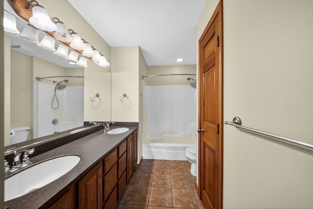 43W951 Fox Hill Court, St. Charles, IL 60175