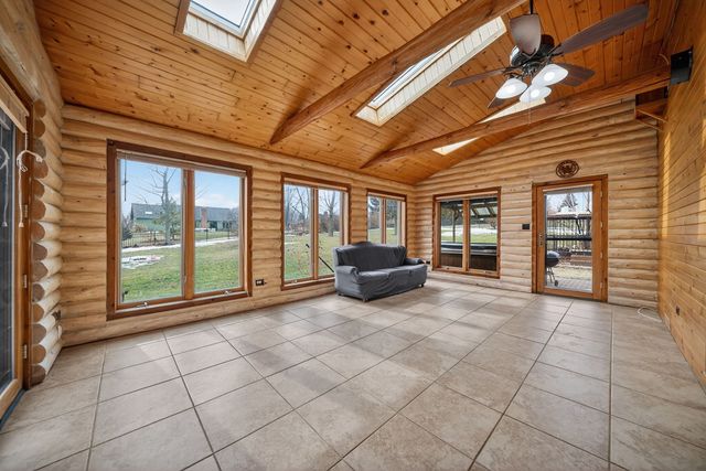 43W951 Fox Hill Court, St. Charles, IL 60175