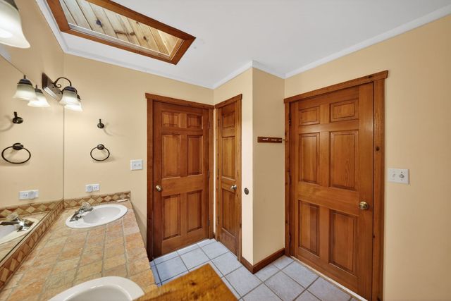 43W951 Fox Hill Court, St. Charles, IL 60175