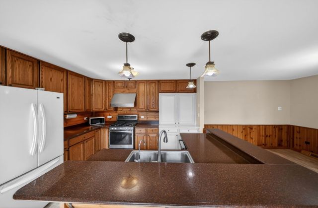 43W951 Fox Hill Court, St. Charles, IL 60175