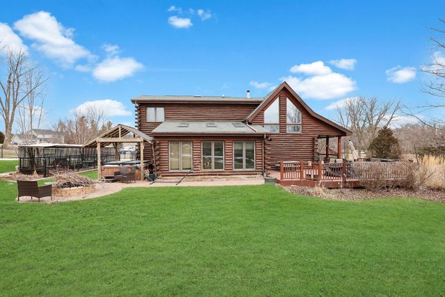 43W951 Fox Hill Court, St. Charles, IL 60175