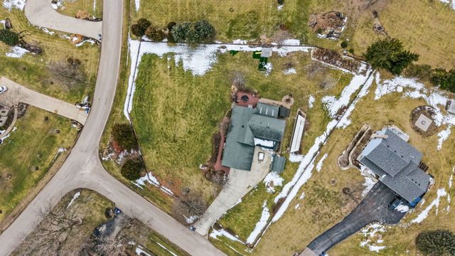 43W951 Fox Hill Court, St. Charles, IL 60175