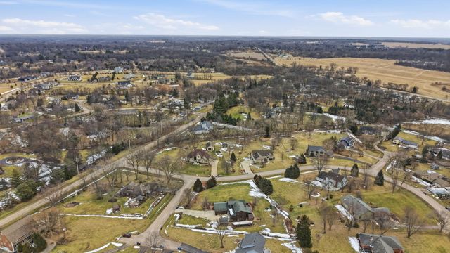 43W951 Fox Hill Court, St. Charles, IL 60175