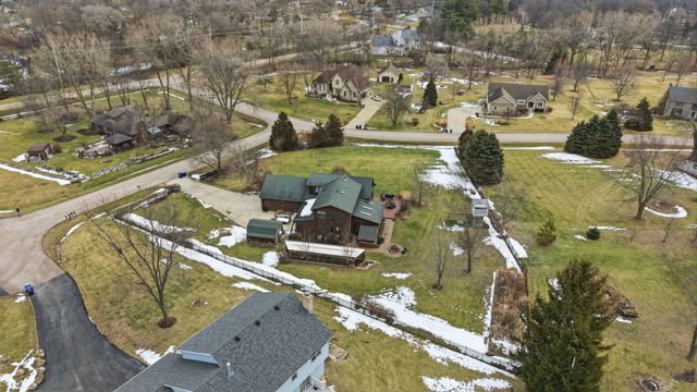 43W951 Fox Hill Court, St. Charles, IL 60175