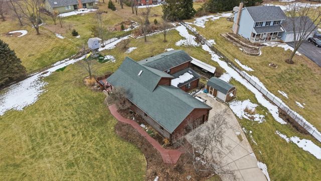 43W951 Fox Hill Court, St. Charles, IL 60175