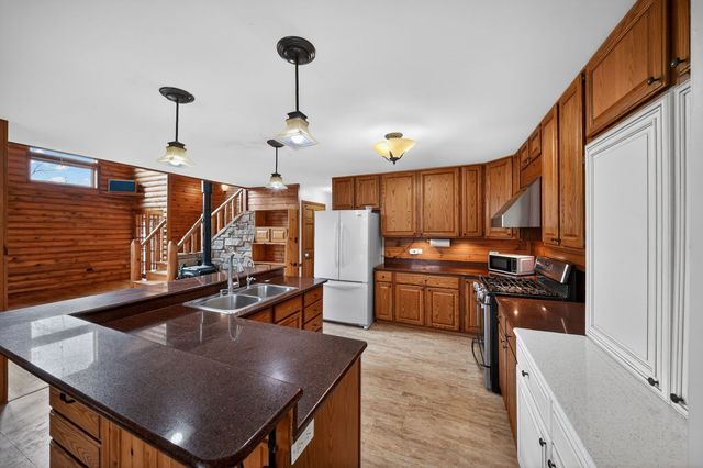 43W951 Fox Hill Court, St. Charles, IL 60175