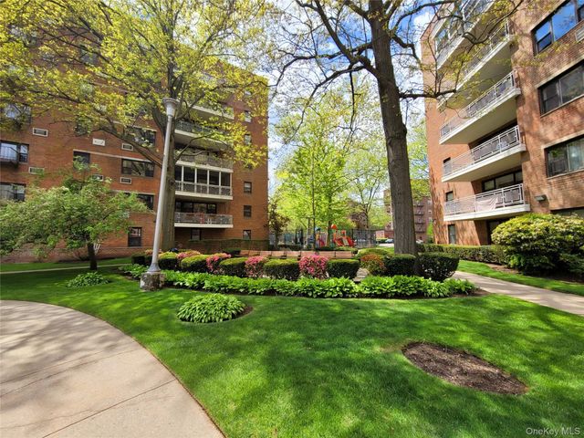 89-40 151 3J, Howard Beach, NY 11414