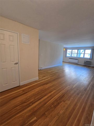 89-40 151 3J, Howard Beach, NY 11414