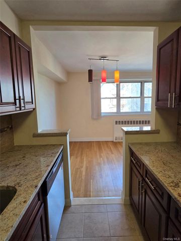 89-40 151 3J, Howard Beach, NY 11414