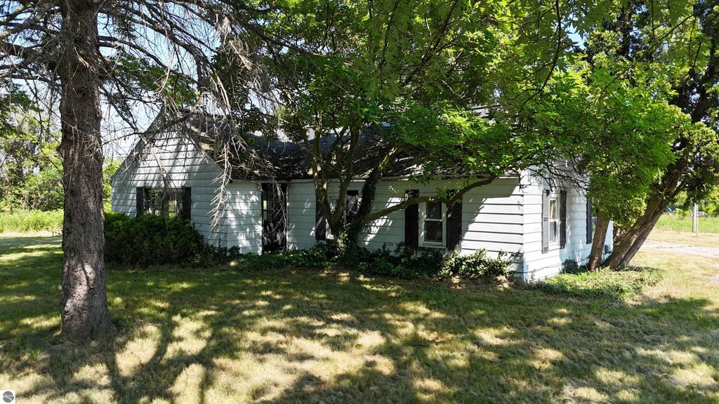 Image 10 of property listing at 3126 W Remus Road, Mt Pleasant, MI 48858