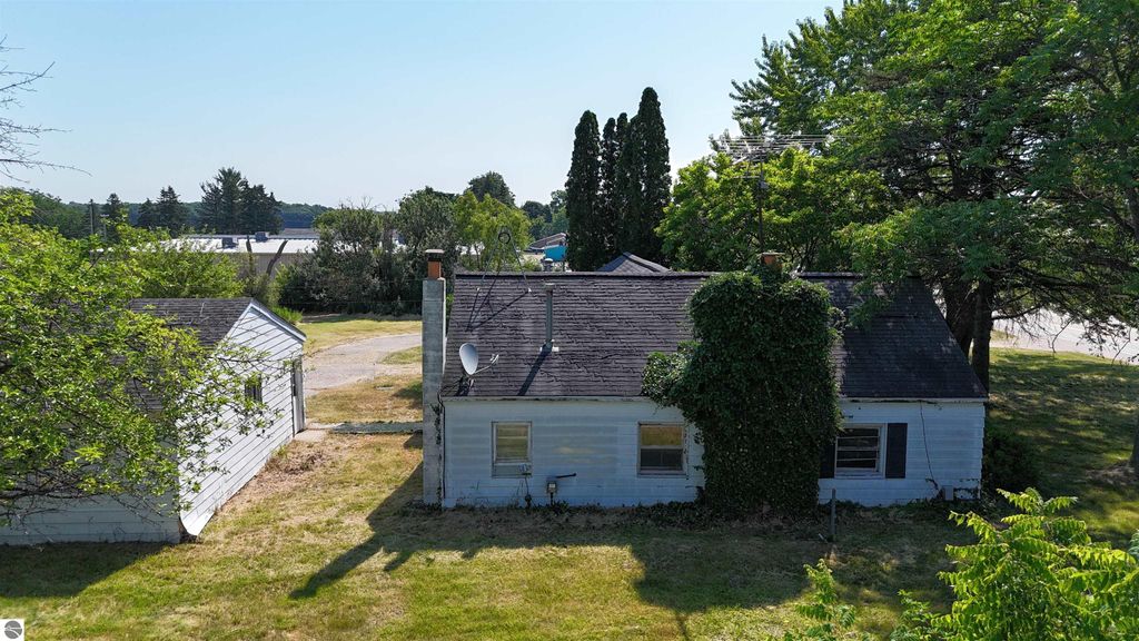 Image 11 of property listing at 3126 W Remus Road, Mt Pleasant, MI 48858