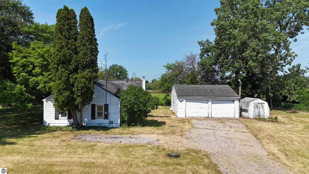 Image 12 of property listing at 3126 W Remus Road, Mt Pleasant, MI 48858