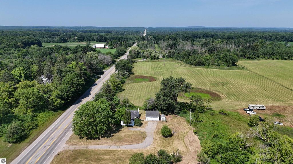 Image 5 of property listing at 3126 W Remus Road, Mt Pleasant, MI 48858