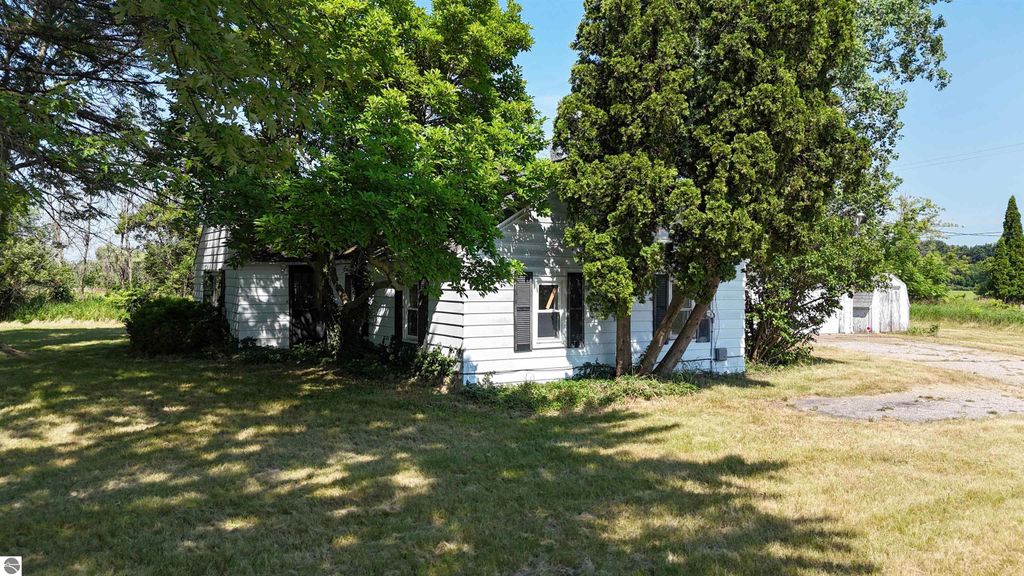 Image 9 of property listing at 3126 W Remus Road, Mt Pleasant, MI 48858
