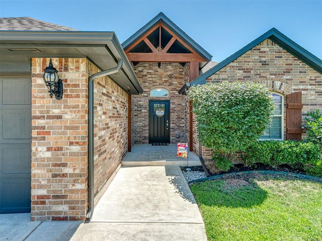 1724 W Blake Way, Mustang, OK 73064