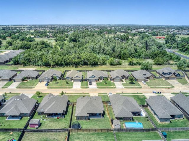 1724 W Blake Way, Mustang, OK 73064