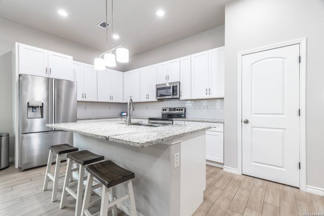 772 Crestview, Floresville, TX 78114