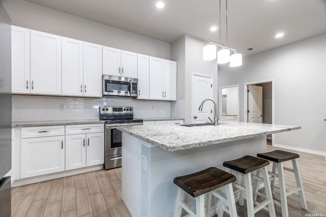 772 Crestview, Floresville, TX 78114