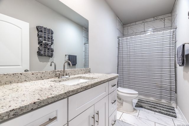 772 Crestview, Floresville, TX 78114