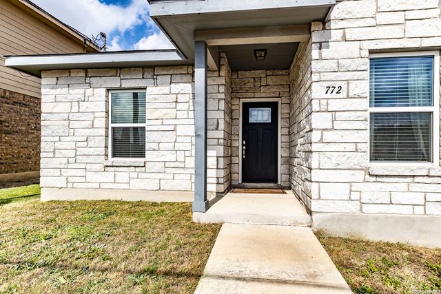 772 Crestview, Floresville, TX 78114