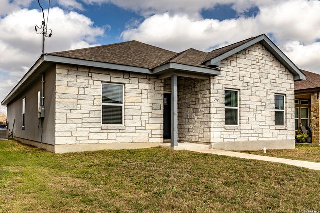 772 Crestview, Floresville, TX 78114