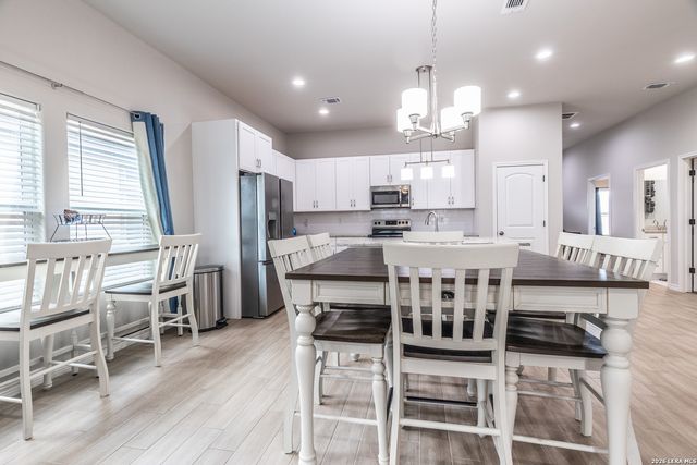 772 Crestview, Floresville, TX 78114