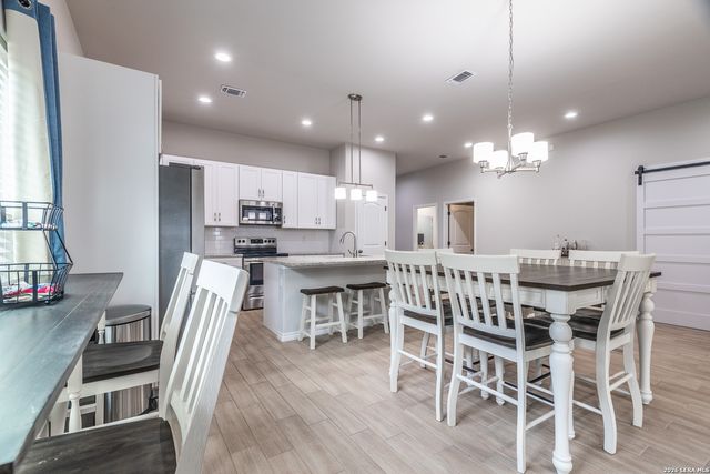 772 Crestview, Floresville, TX 78114