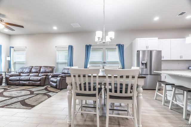 772 Crestview, Floresville, TX 78114