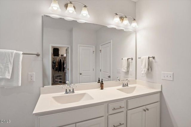 120 Seneca Shore Drive, Holly Springs, NC 27540