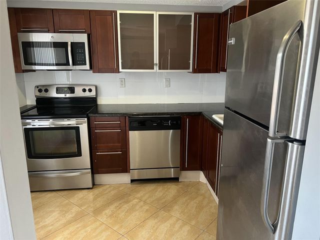9272 SW 3rd Street 410, Boca Raton, FL 33428