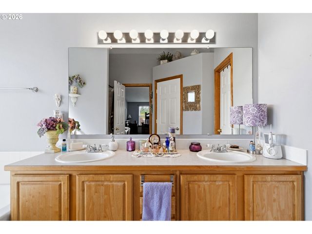 16907 Ne 9TH St, Vancouver, WA 98684