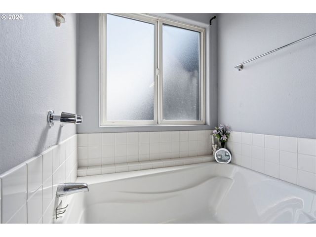 16907 Ne 9TH St, Vancouver, WA 98684