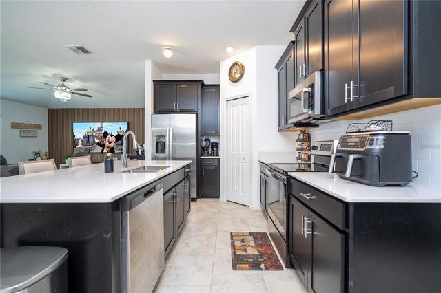 6935 DILLY LAKE AVENUE, Groveland, FL 34736