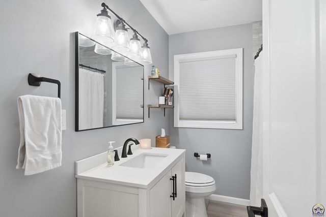 1721 SW High AVE, Topeka, KS 66604