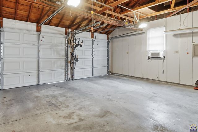 1721 SW High AVE, Topeka, KS 66604