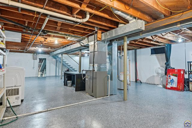 1721 SW High AVE, Topeka, KS 66604