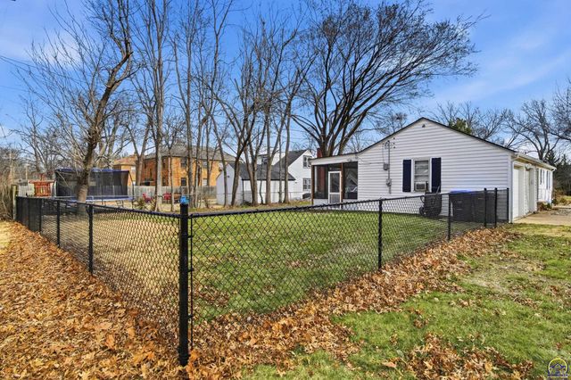 1721 SW High AVE, Topeka, KS 66604