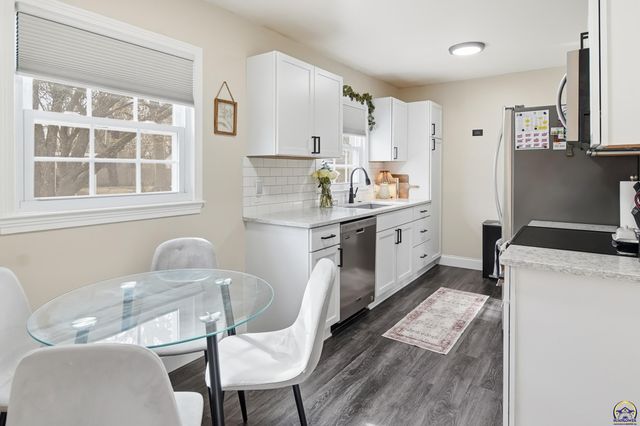 1721 SW High AVE, Topeka, KS 66604