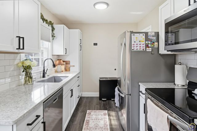 1721 SW High AVE, Topeka, KS 66604