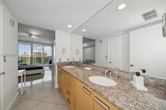 1800 S Ocean Dr 1406, Hallandale Beach, FL 33009