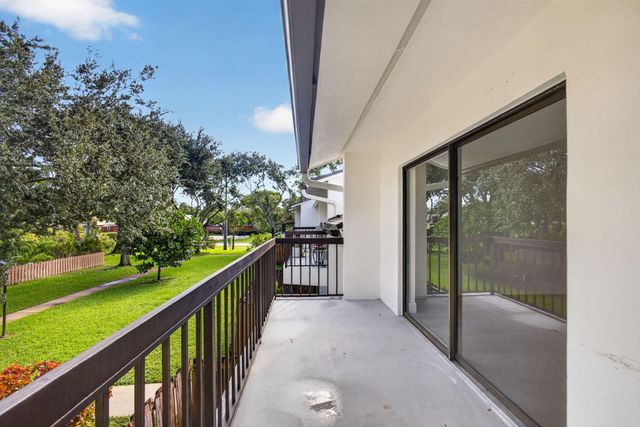 3404 Gardens E Drive 21B, Palm Beach Gardens, FL 33410