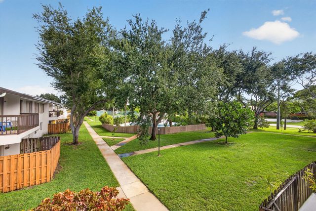 3404 Gardens E Drive 21B, Palm Beach Gardens, FL 33410