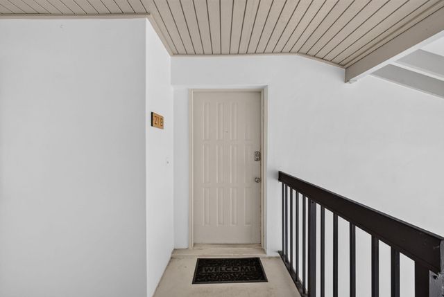 3404 Gardens E Drive 21B, Palm Beach Gardens, FL 33410
