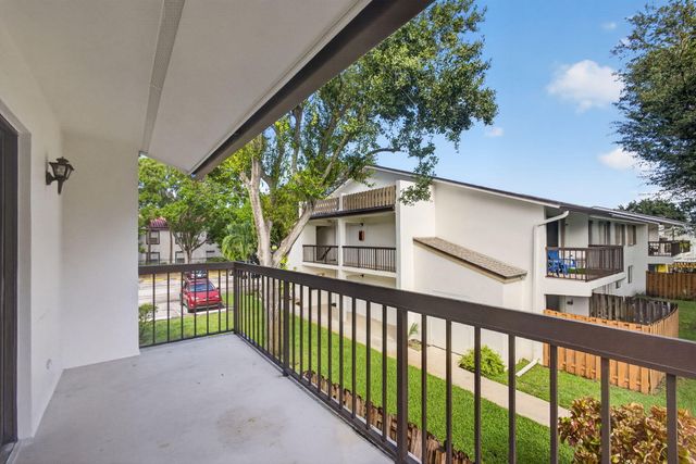 3404 Gardens E Drive 21B, Palm Beach Gardens, FL 33410