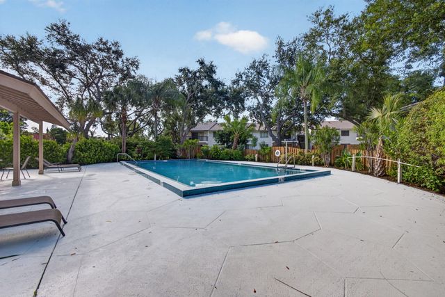 3404 Gardens E Drive 21B, Palm Beach Gardens, FL 33410