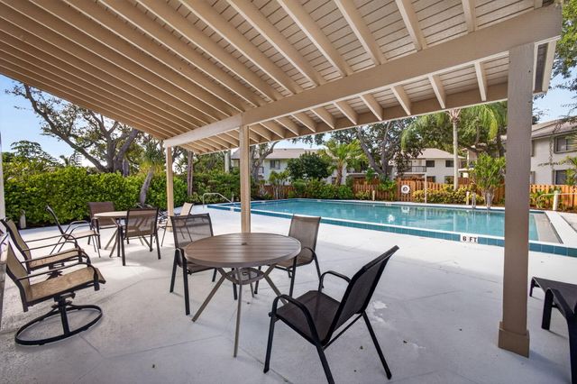 3404 Gardens E Drive 21B, Palm Beach Gardens, FL 33410
