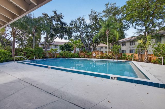 3404 Gardens E Drive 21B, Palm Beach Gardens, FL 33410