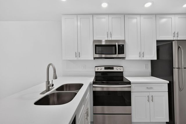 3404 Gardens E Drive 21B, Palm Beach Gardens, FL 33410